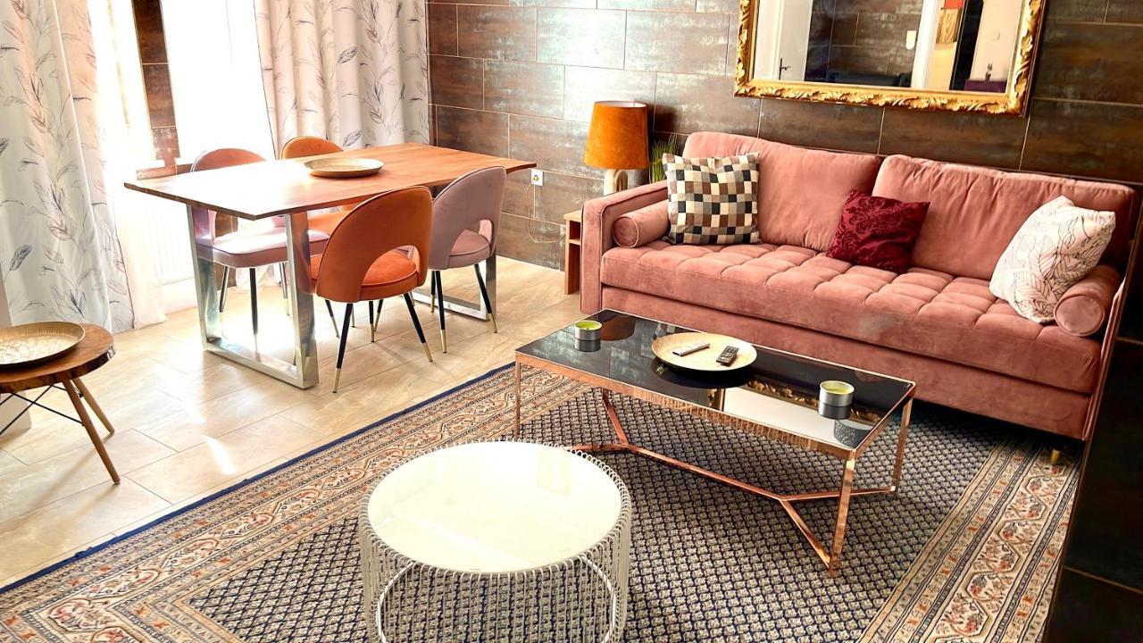 Schiller Apartment